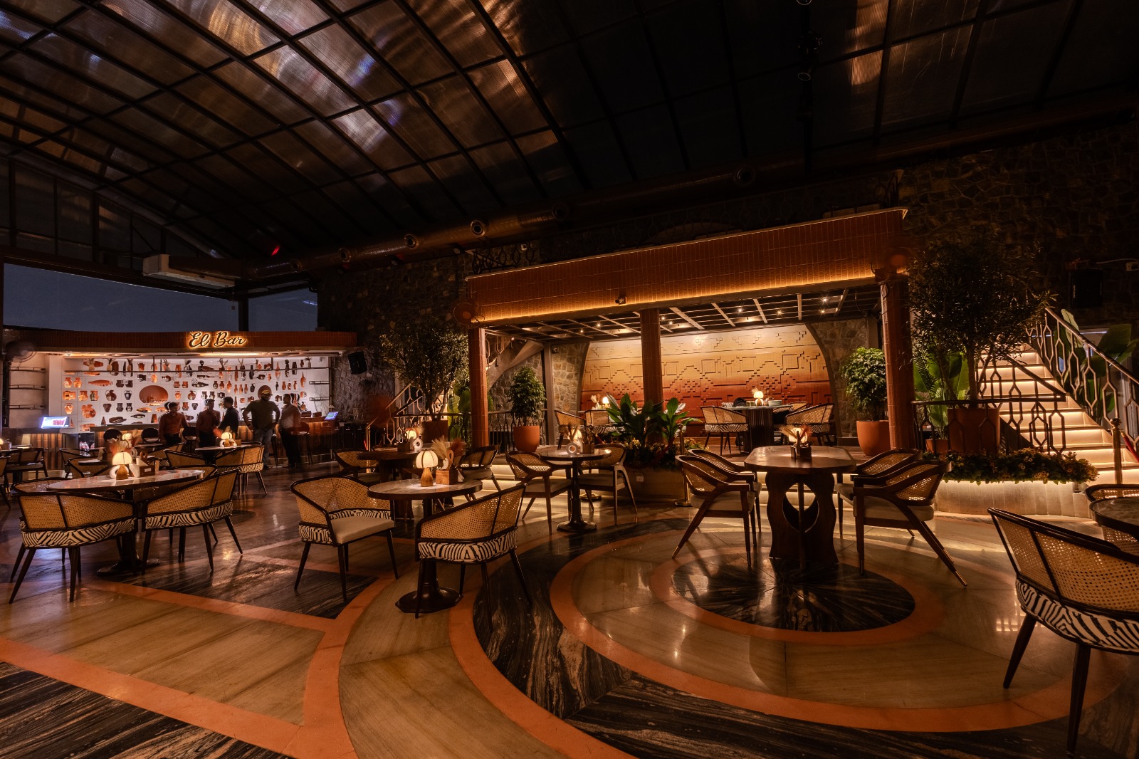 Luxury Dining Floor & El Bar